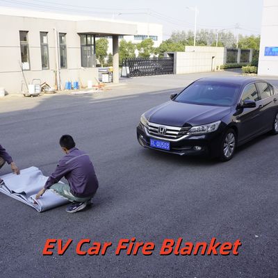 Reusable EV Car Fire Blanket with 550℃/1000℃ Thermal Resistance and Oxygen Deprivation for Lithium-Ion Battery Fires